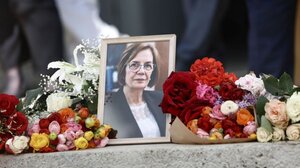 Τελέστηκε η πολιτική κηδεία της Μυρσίνης Ζορμπά