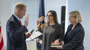 NASA: Η διευθύντρια που ορκίστηκε σε βιβλίο αντί για την Βίβλο