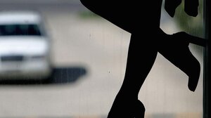 Εξαρθρώθηκε κύκλωμα πορνείας στην Σαντορίνη