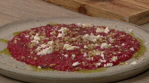 Μαστιχωτό ριζότο με παντζάρι και κασέρι