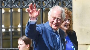 "Φρενίτιδα" στη Βρετανία ενόψει της στέψης του Καρόλου