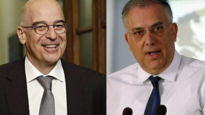 Απίθανη επίδοση Δένδια: Παίρνει 93 χιλιάδες από τους συνολικά 165 χιλιάδες «γαλάζιους» σταυρούς