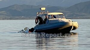 Βούλιαξε το σκάφος τους και τους έσωσε το Λιμενικό
