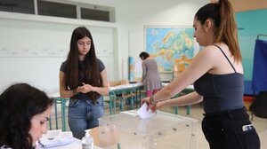 Μεγάλη συμμετοχή των «πρωτάρηδων» στις κάλπες - «Νιώθουμε ότι συμμετέχουμε κι εμείς στη λήψη αποφάσεων»