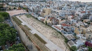 Έρχονται να δουν τα τείχη του Ηρακλείου και είναι κλειστά!