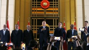 Παραμένει κυρίαρχος της Τουρκίας ο Ερντογάν για άλλα πέντε χρόνια