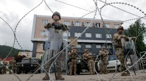 ΝΑΤΟ: Θα αναπτύξει 700 επιπλέον στρατιώτες στο Κόσοβο