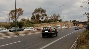 Κυκλοφοριακό χάος σε ώρα αιχμής: Ατελείωτες οι ουρές των αυτοκινήτων