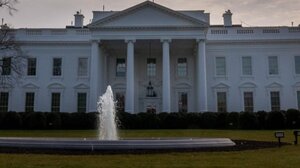 Λευκός Οίκος: Οι ΗΠΑ δεν υποστηρίζουν τις επιθέσεις στο εσωτερικό της Ρωσίας