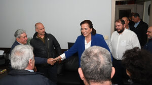 Συνεχίζει τις επαφές της στα Χανιά η Ντόρα Μπακογιάννη