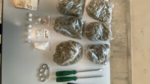 Φιξάκια κοκαϊνης και χασίς οδήγησαν σε τρεις συλλήψεις 