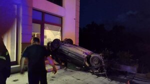 Σοκαριστικό τροχαίο - Κινδύνευσε να καεί ζωντανός!