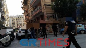 Θεσσαλονίκη: Άνδρας βρίσκεται ταμπουρωμένος σε διαμέρισμα