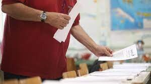 Καθυστερήσεις, τεχνικά προβλήματα και ... απουσίες στα εκλογικά τμήματα