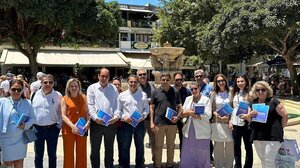 Βόλτα στο κέντρο από υποψήφιους και στελέχη της ΝΔ