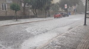Έντονη χαλαζόπτωση στα Ιωάννινα προκάλεσε προβλήματα στην κυκλοφορία