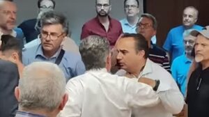 Πρώην δήμαρχος πιάστηκε στα χέρια με πολίτες