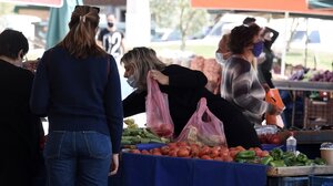 Βόλος: Αυτοκίνητο "εισέβαλε" σε λαϊκή αγορά και τραυμάτισε γυναίκα