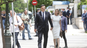 Oρκωμοσία νέας κυβέρνησης: Οι αφίξεις των Υπουργών με τις οικογένειές τους