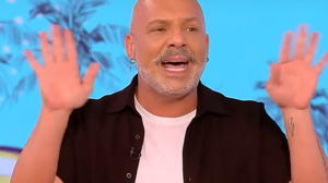 Ν. Μουτσινάς: "Δύο άντρες ζευγάρι δεν είναι πρότυπο, είναι πραγματικότητα"