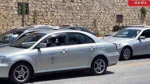 Τι απαντά ο Πρόεδρος των ιδιοκτητών ταξί στα παράπονα δημότη