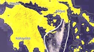 Ο καπνός από τη φωτιά στον Κουβαρά έφτασε σχεδόν στα Κύθηρα