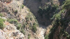 Εξαντλήθηκε από τη ζέστη ζευγάρι τουριστών στο Φαράγγι της Αράδαινας