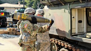 BBC: Πώς λειτουργούν οι βόμβες διασποράς που στέλνουν οι ΗΠΑ στην Ουκρανία