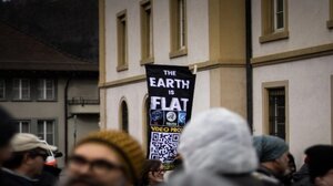 Η Google τρολάρει όσους υποστηρίζουν πως η Γη είναι επίπεδη