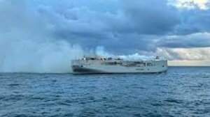 Κόπασε η ένταση της πυρκαγιάς στο πλοίο Fremantle Highway 