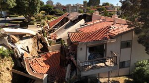 Καλιφόρνια: Ανησυχία για τις μυστηριώδεις κατολισθήσεις που έχουν καταστρέψει δεκάδες σπίτια