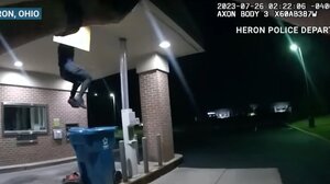 Ο πιο αποτυχημένος διαρρήκτης τράπεζας: Έπεσε σε κάδο απορριμμάτων από την οροφή και συνελήφθη