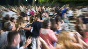 Δημοσκόπηση είναι τα… πανηγύρια!