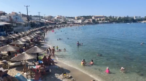 Μια ολισθηρή κατηφόρα σε μια πολυσύχναστη παραλία!