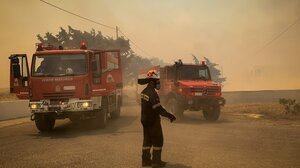 Φωτιές στη Ρόδο: Απειλούν πυροσβέστη που κατέθεσε λάθη και παραλείψεις των ανωτέρων του