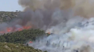 Αντιπεριφερειάρχης Κορινθίας: "Η φωτιά πλησιάζει στα διυλιστήρια της Motor Oil"