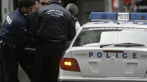 Χειροπέδες σε μητέρα και ανήλικο γιο που παρίσταναν τους υπαλλήλους της ΔΕΗ στη Θεσσαλονίκη