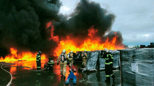 Ρωσία: Κατασβέστηκε η πυρκαγιά σε αποθήκη λιπασμάτων στη Μόσχα