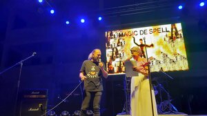 Αποθέωση για τους Magic De Spell στο Σπήλι