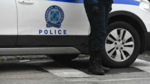 Στον ανακριτή ο 40χρονος αστυνομικός που κατηγορείται για βιασμό και εμπορία ανθρώπων