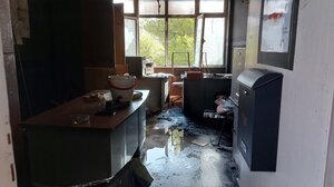 Φωτιά στο Εργατικό Κέντρο: Απομακρύνουν τα καμμένα, κανονικά η λειτουργία του 