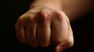 Βάναυση επίθεση στην Σχολή Εμποροπλοιάρχων - Έσπασαν τα δόντια και τη γνάθο 19χρονου