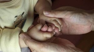 Επίδομα μητρότητας: Πότε θα ανοίξει η πλατφόρμα για τις αιτήσεις