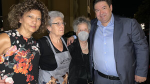 Ο Μιχάλης Καραμαλάκης στη συνάντηση των ενοριτών Αγ. Νικολάου Νέας Αλικαρνασσού