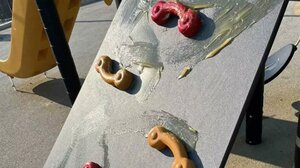 Ενώπιον της δικαιοσύνης ο 54χρονος για τον βανδαλισμό στην παιδική χαρά