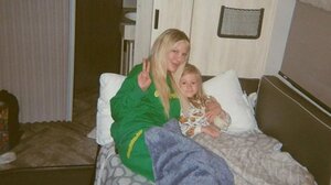 Τόρι Σπέλινγκ: Δείχνει στο κοινό τις φωτογραφίες από τη νέα της ζωή στο τροχόσπιτο