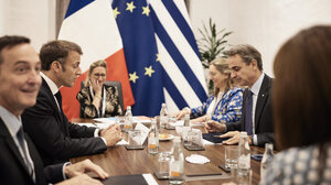 Κ. Μητσοτάκης σε Ε. Μακρόν: Η Ελλάδα θα παραμείνει συνεπής στην πολιτική φύλαξης των συνόρων