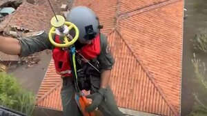 Κακοκαιρία: Συγκλονιστικές εικόνες από την επιχείρηση απεγκλωβισμού με Super Puma