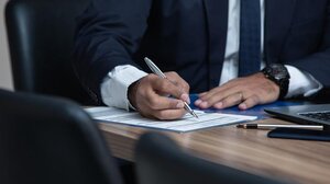 Ισπανία: Η κυβέρνηση ξεκινά διαπραγματεύσεις με τους κοινωνικούς εταίρους για τη μείωση των ωρών εργασίας