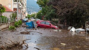 Κακοκαιρία «Daniel»: Ο Βόλος παλεύει να σταθεί όρθιος στη λάσπη 